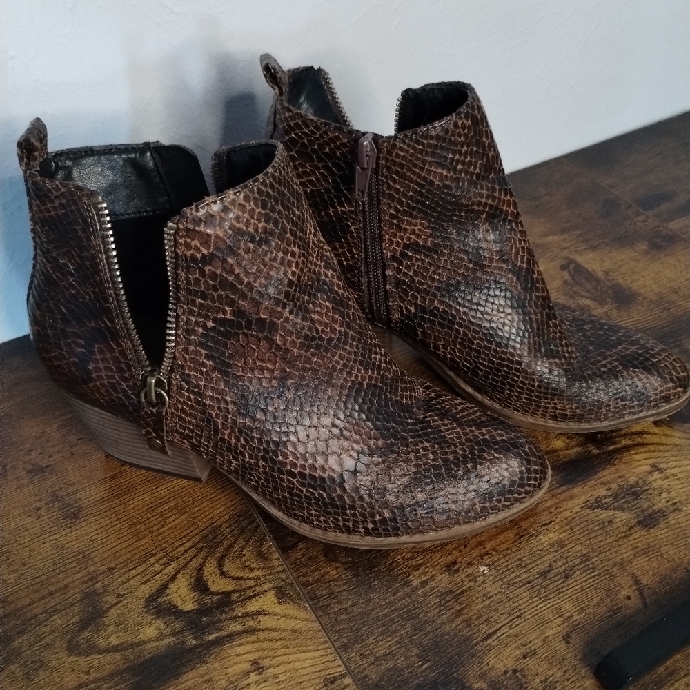 Boots - Picture 2 of 4